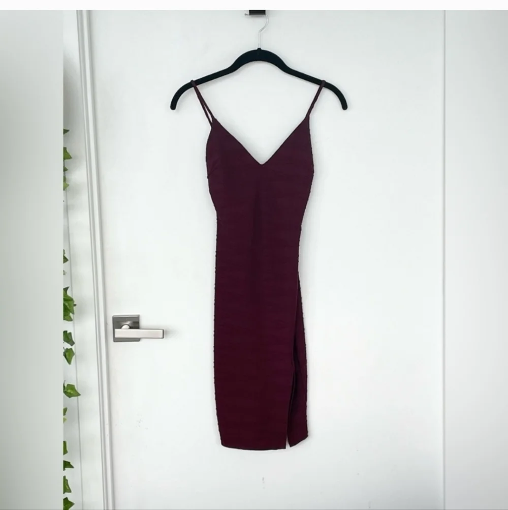 Elegant Burgundy Spaghetti Strap Dress